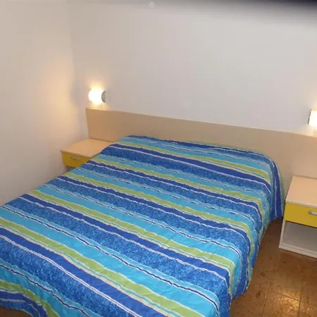 Practical Flat In A In Centre Μπιμπιόνε